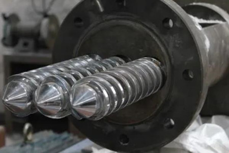擠出機(jī)機(jī)筒螺桿裂斷的原因是什么？